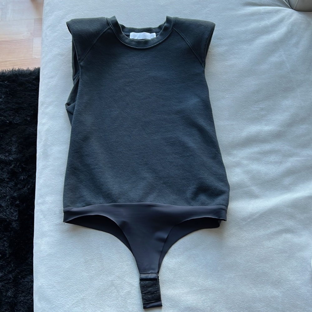 New JONATHAN SIMKHAI STANDARD
Channing Padded Shoulder Bodysuit Size XS - Picture 4 of 8